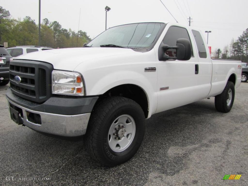 2006 F250 Super Duty XL SuperCab 4x4 - Oxford White / Medium Flint photo #3