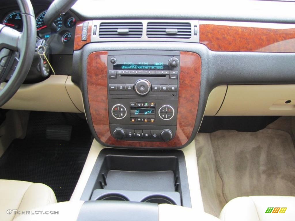 2008 Suburban 1500 LT - Gold Mist Metallic / Light Cashmere/Ebony photo #22