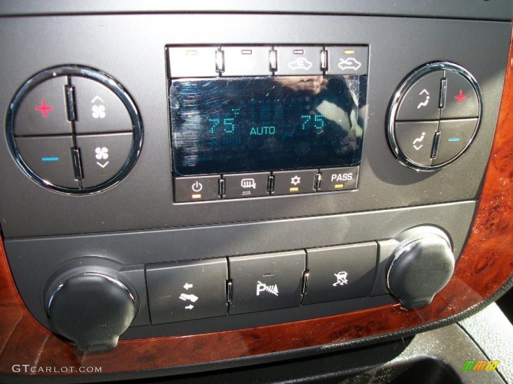 2011 Chevrolet Silverado 2500HD LTZ Crew Cab 4x4 Controls Photo #47307488