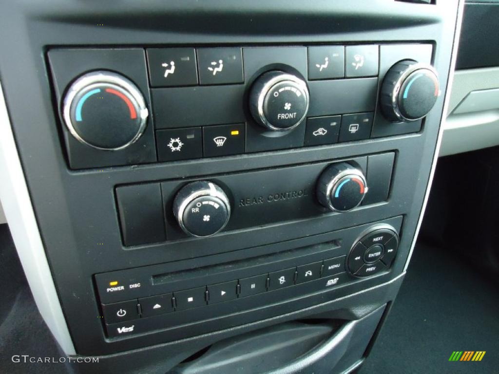2010 Dodge Grand Caravan SXT Controls Photo #47310206