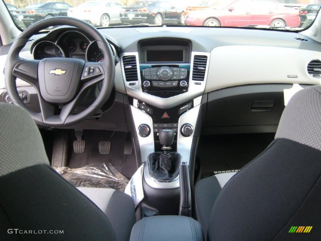 2011 Chevrolet Cruze LS dashboard Photo #47310908