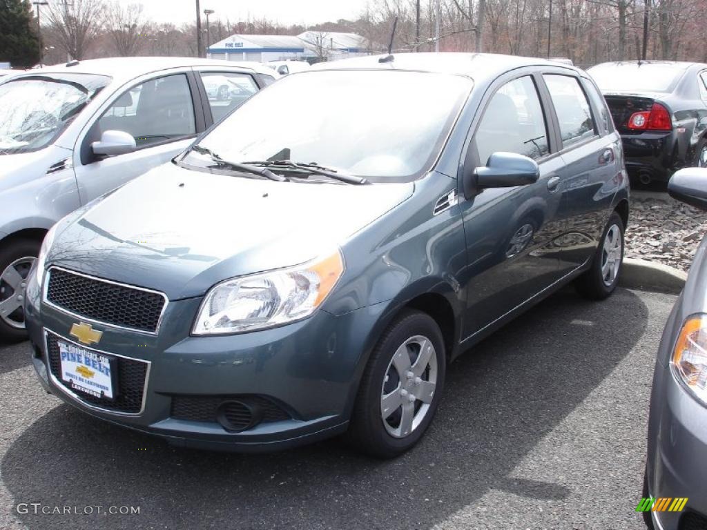 2010 Aveo Aveo5 LT - Wintergreen / Charcoal photo #1