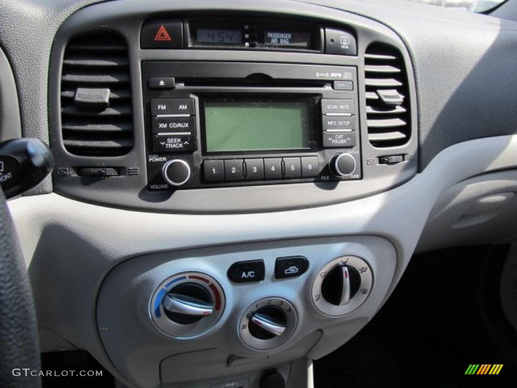 2010 Hyundai Accent GLS 4 Door Controls Photo #47312531