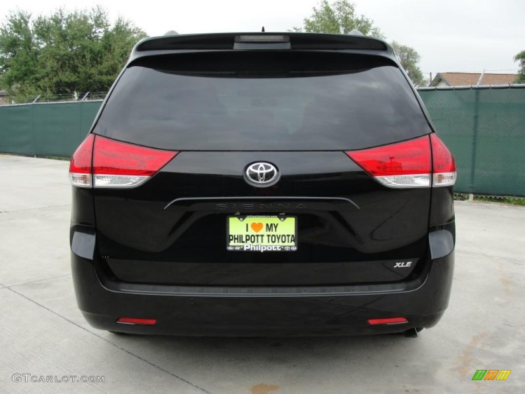 2011 Sienna XLE - Black / Light Gray photo #4