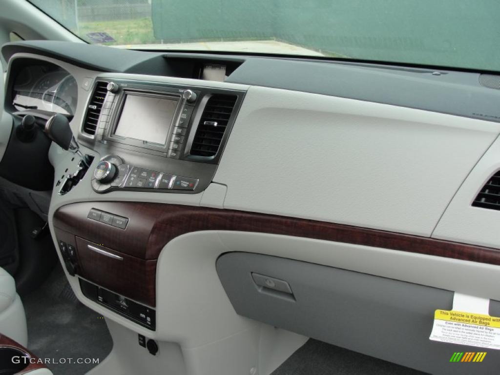 2011 Sienna XLE - Black / Light Gray photo #18