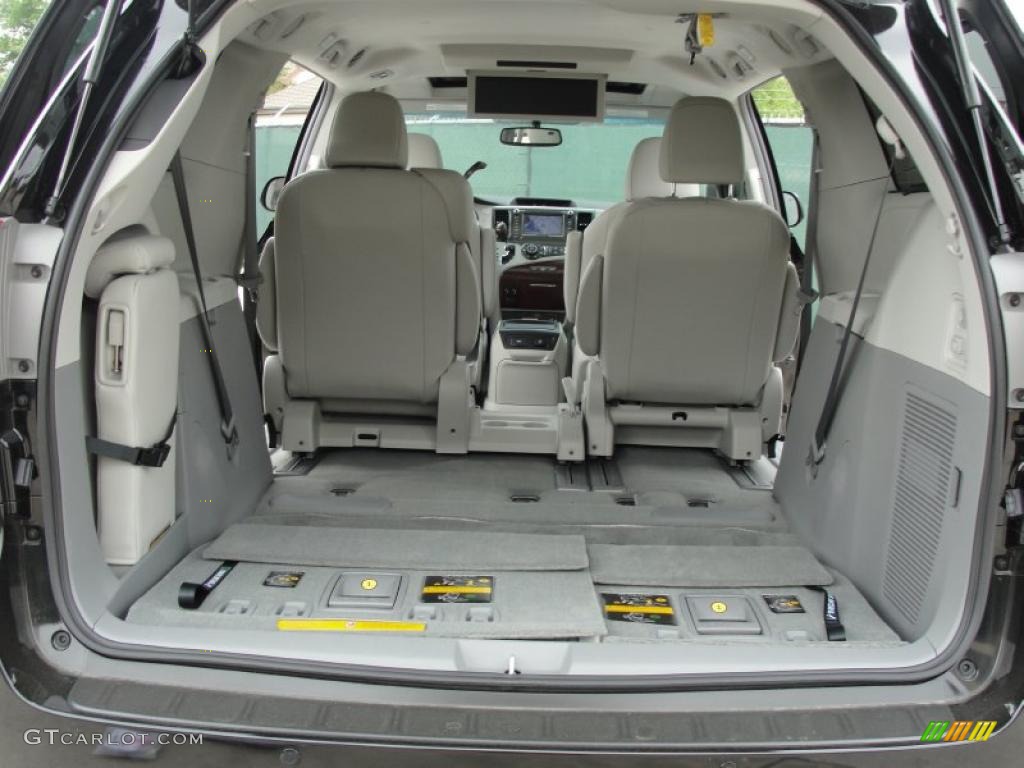 2011 Sienna XLE - Black / Light Gray photo #22