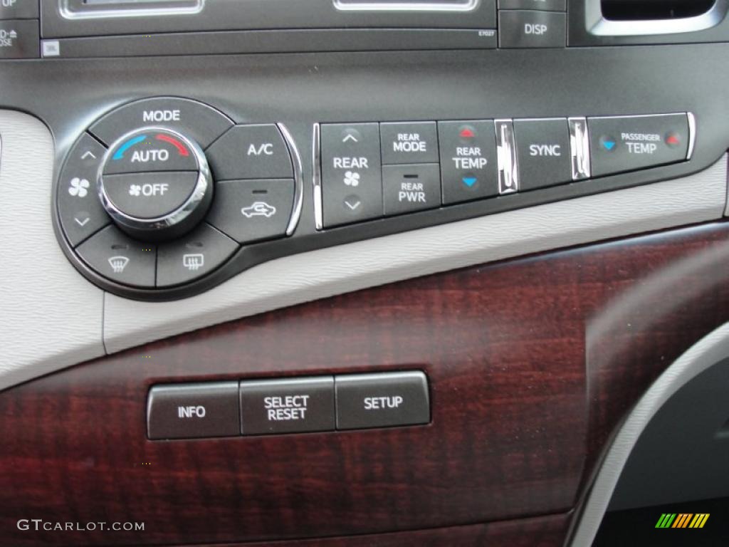 2011 Toyota Sienna XLE Controls Photo #47313716