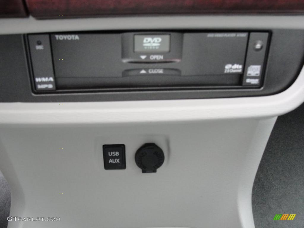 2011 Sienna XLE - Black / Light Gray photo #39