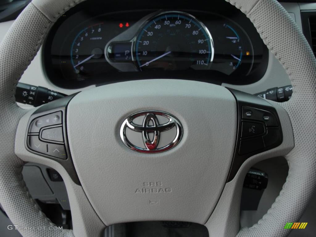 2011 Sienna XLE - Black / Light Gray photo #42