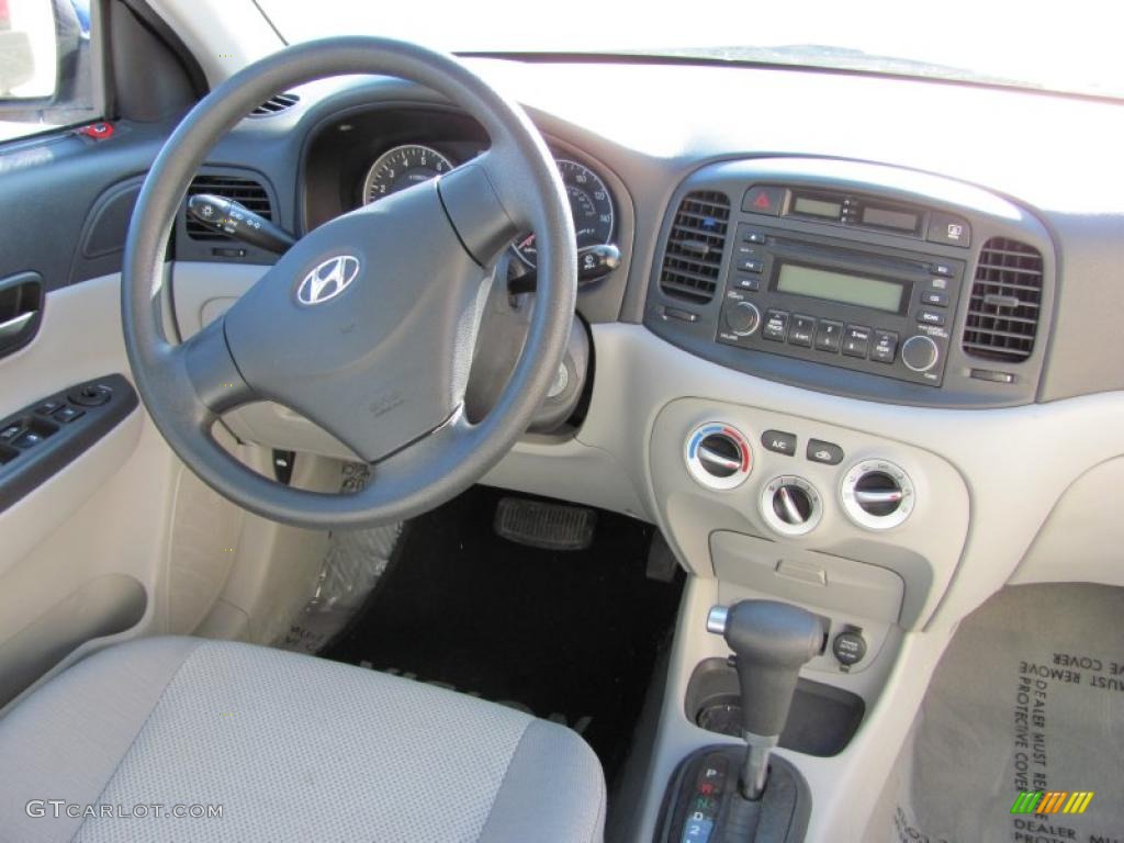 2007 Hyundai Accent GLS Sedan Gray Dashboard Photo #47316890
