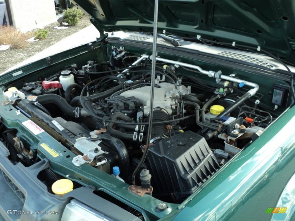2000 Nissan Pathfinder SE 4x4 Engine Photos