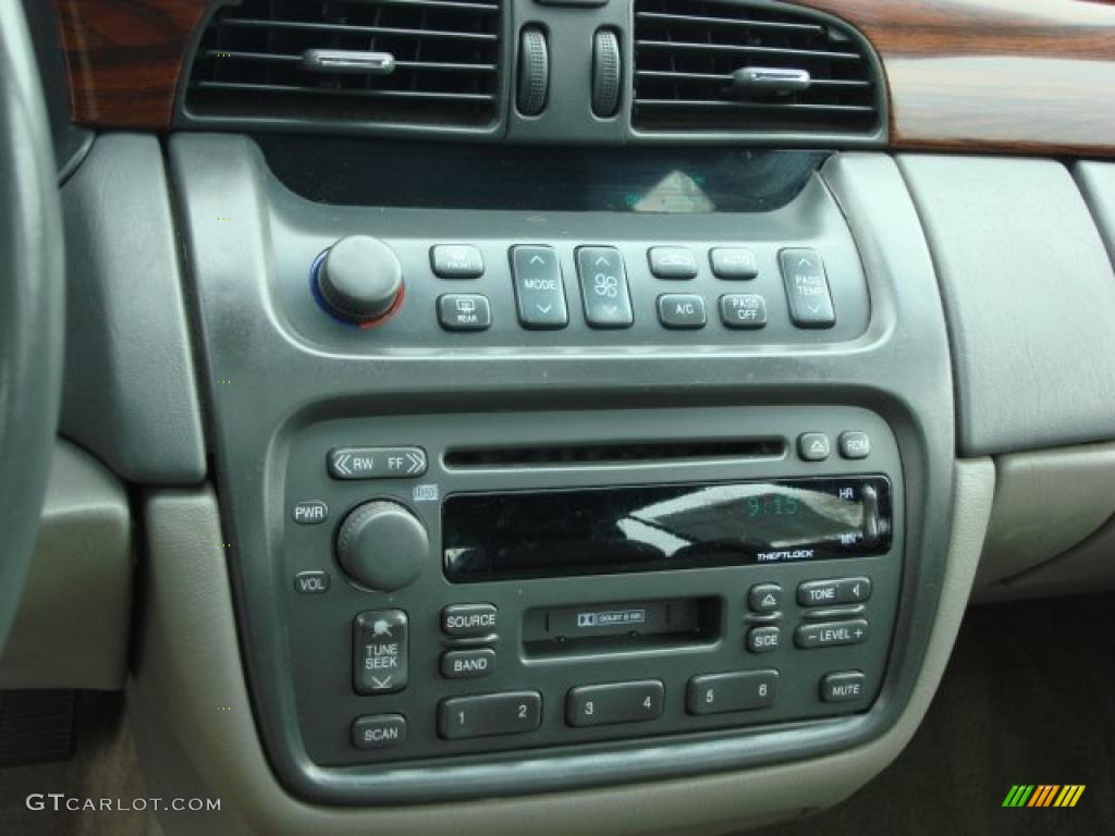 2000 Cadillac DeVille Sedan Controls Photo #47321078