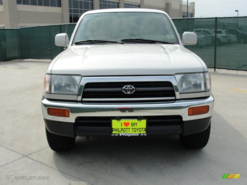 1996 4Runner SR5 - Desert Dune Metallic / Beige photo #8