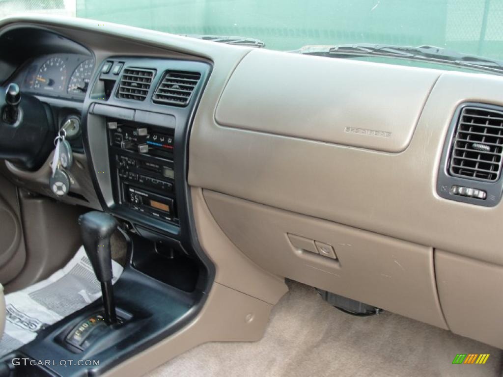 1996 4Runner SR5 - Desert Dune Metallic / Beige photo #29