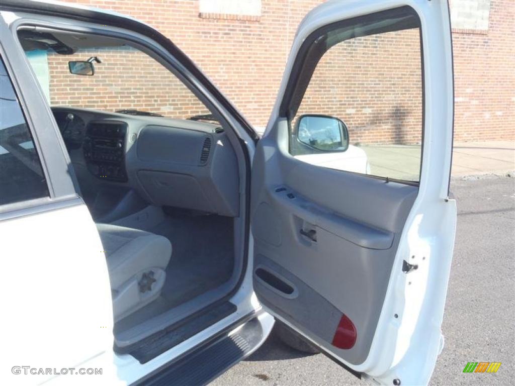 1999 Explorer XLT 4x4 - Oxford White / Medium Graphite Grey photo #21