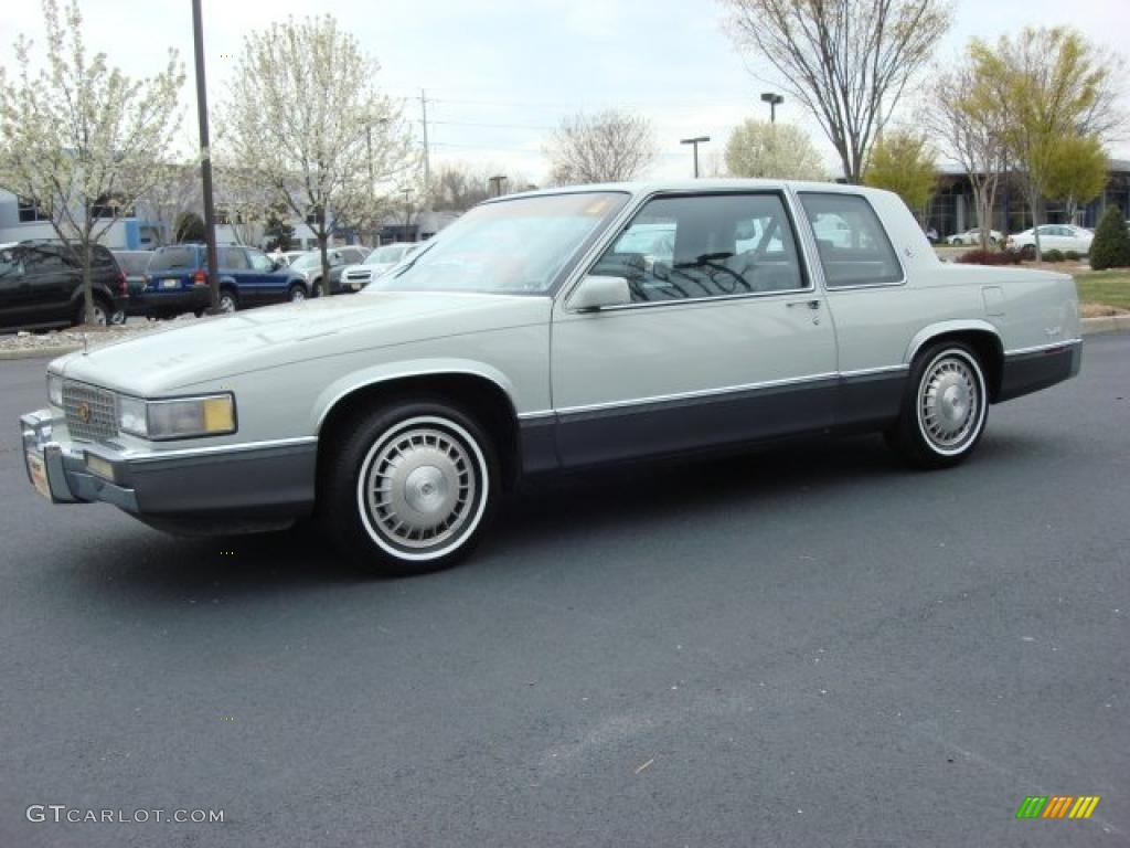 Light Pearl Gray 1989 Cadillac DeVille Sedan Exterior Photo #47322803