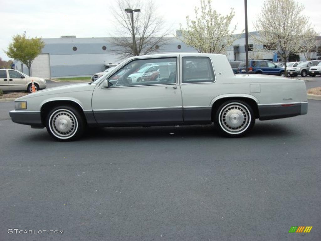 Light Pearl Gray 1989 Cadillac DeVille Sedan Exterior Photo #47322818