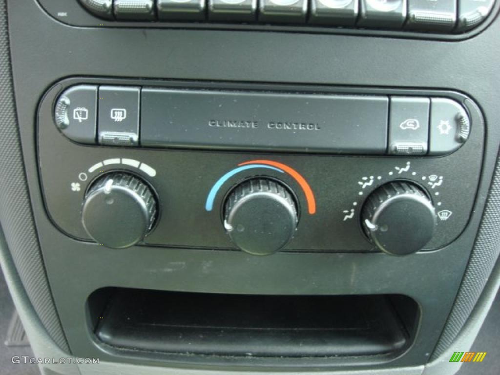 2007 Dodge Caravan SE Controls Photo #47323616