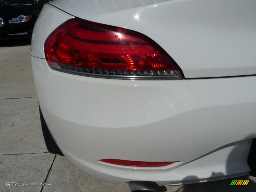2011 Z4 sDrive35i Roadster - Alpine White / Beige photo #12