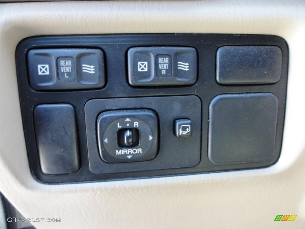 2001 Lexus LX 470 Controls Photo #47325044