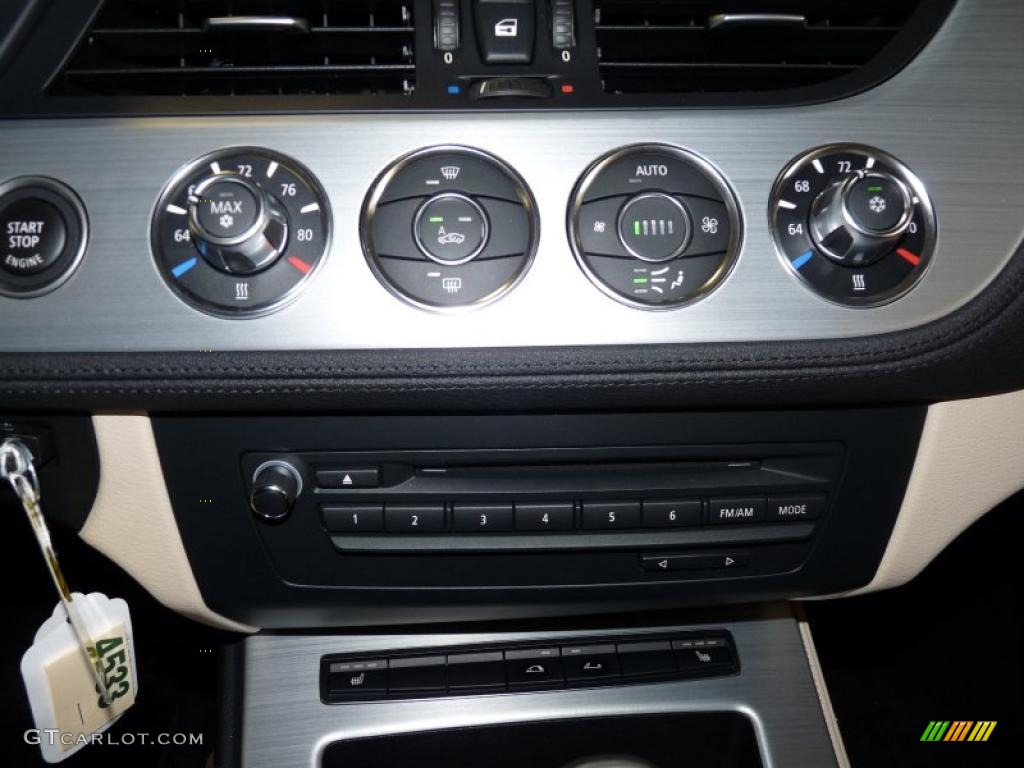2011 BMW Z4 sDrive35i Roadster Controls Photo #47325143