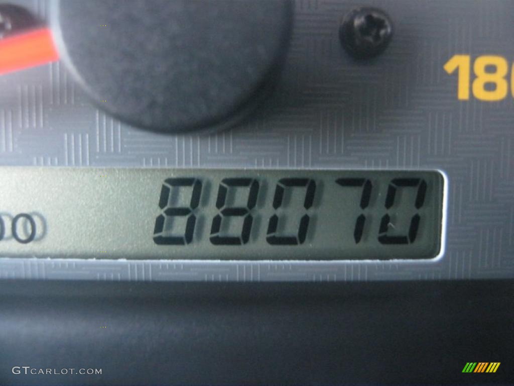 2002 4Runner SR5 4x4 - Natural White / Gray photo #3