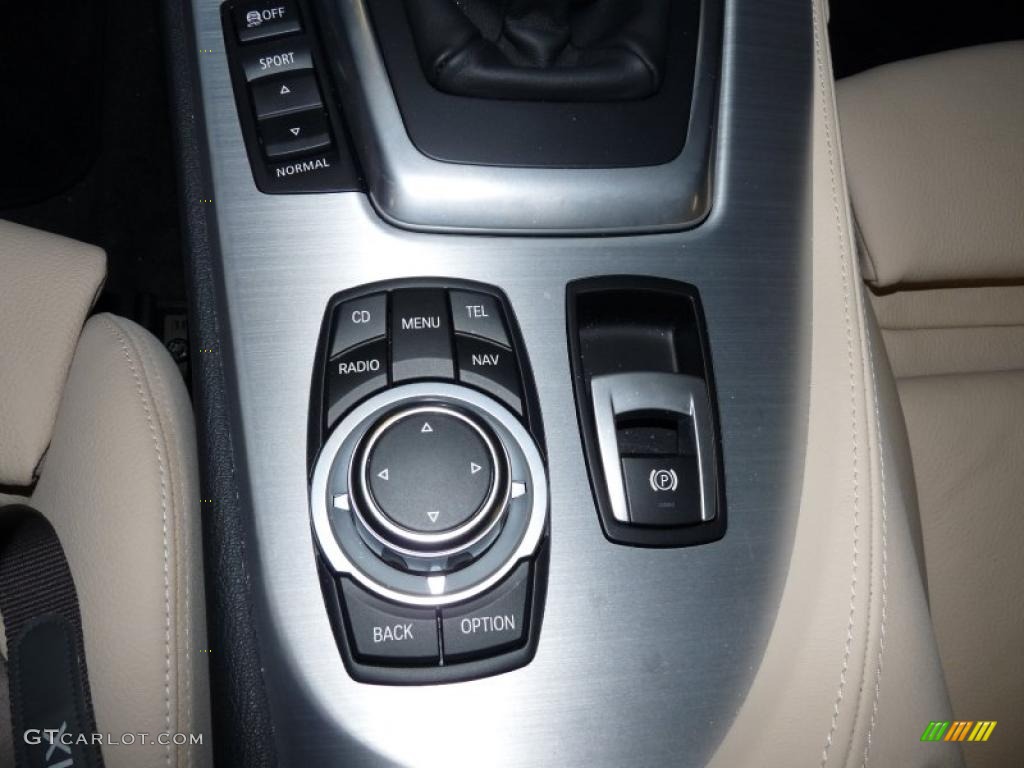 2011 BMW Z4 sDrive35i Roadster Controls Photo #47325200