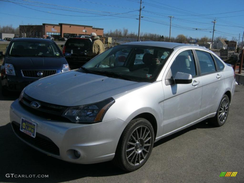 2010 Focus SES Sedan - Ingot Silver Metallic / Medium Stone photo #1