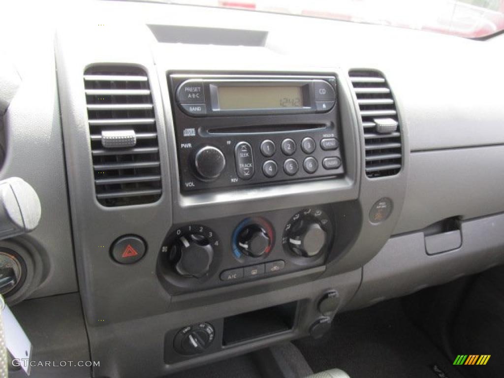 2005 Nissan Xterra S 4x4 Controls Photo #47327106