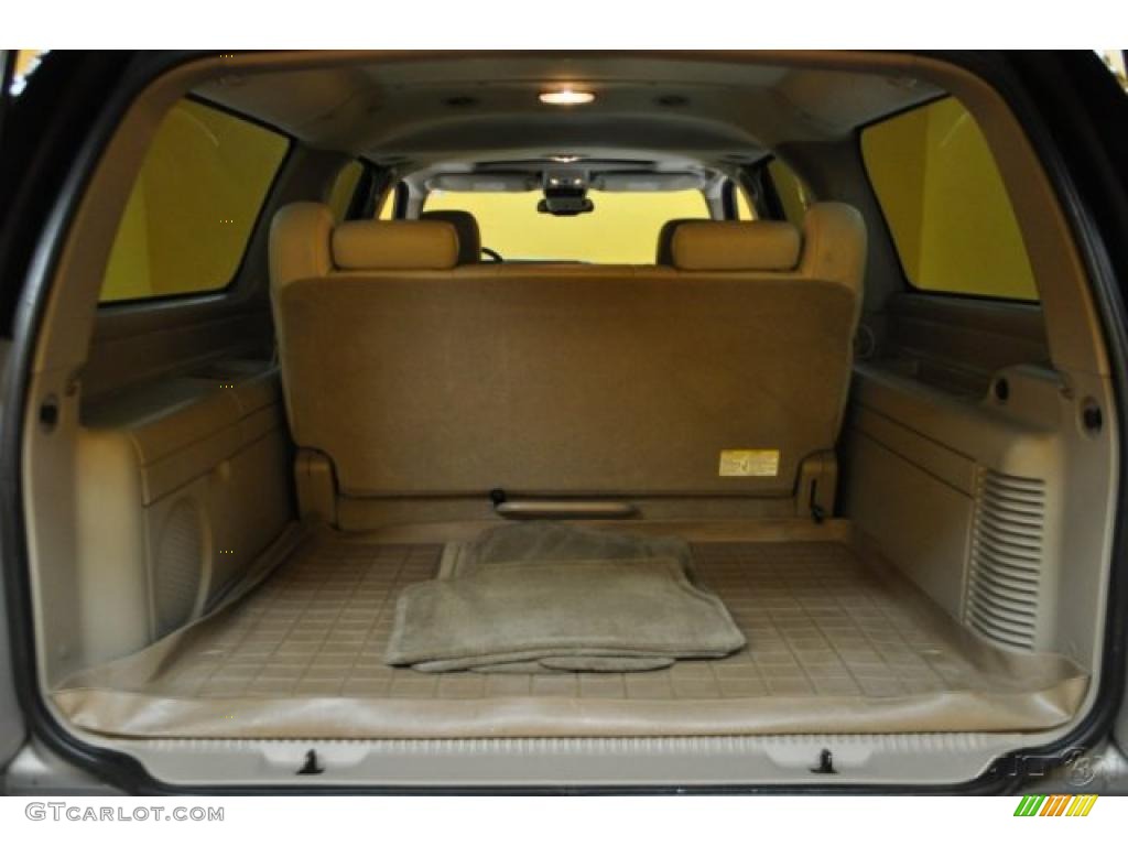 2004 Chevrolet Suburban 1500 Z71 4x4 Trunk Photo #47327973