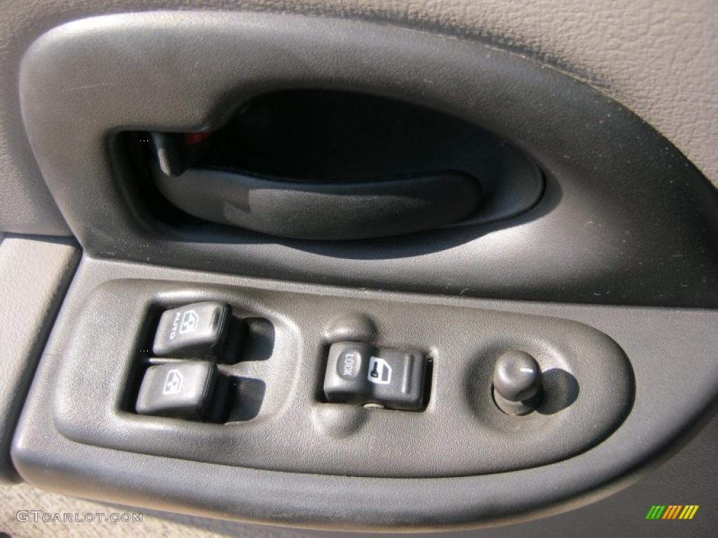 2003 Chevrolet Venture Standard Venture Model Controls Photo #47328165