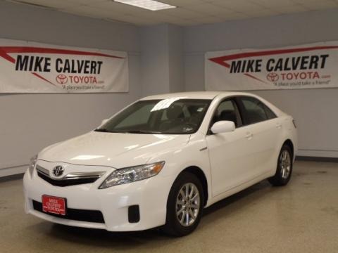 Toyota Camry 2010 White. Super White Toyota Camry in