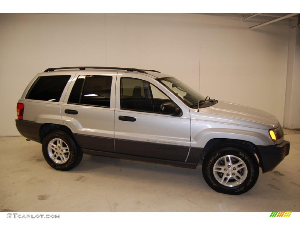 2004 Grand Cherokee Laredo - Bright Silver Metallic / Dark Slate Gray photo #4