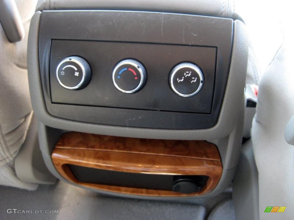 2008 Buick Enclave CX AWD Controls Photos