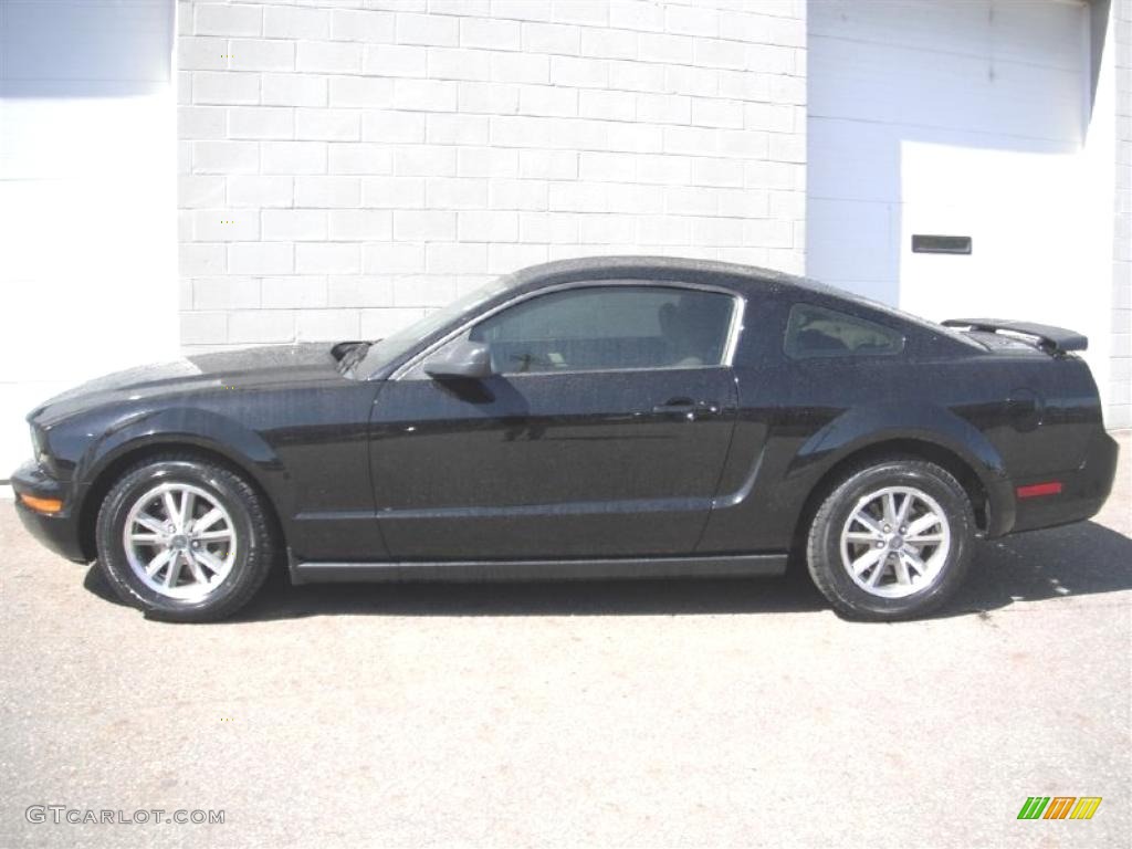 2005 Mustang V6 Deluxe Coupe - Black / Medium Parchment photo #3