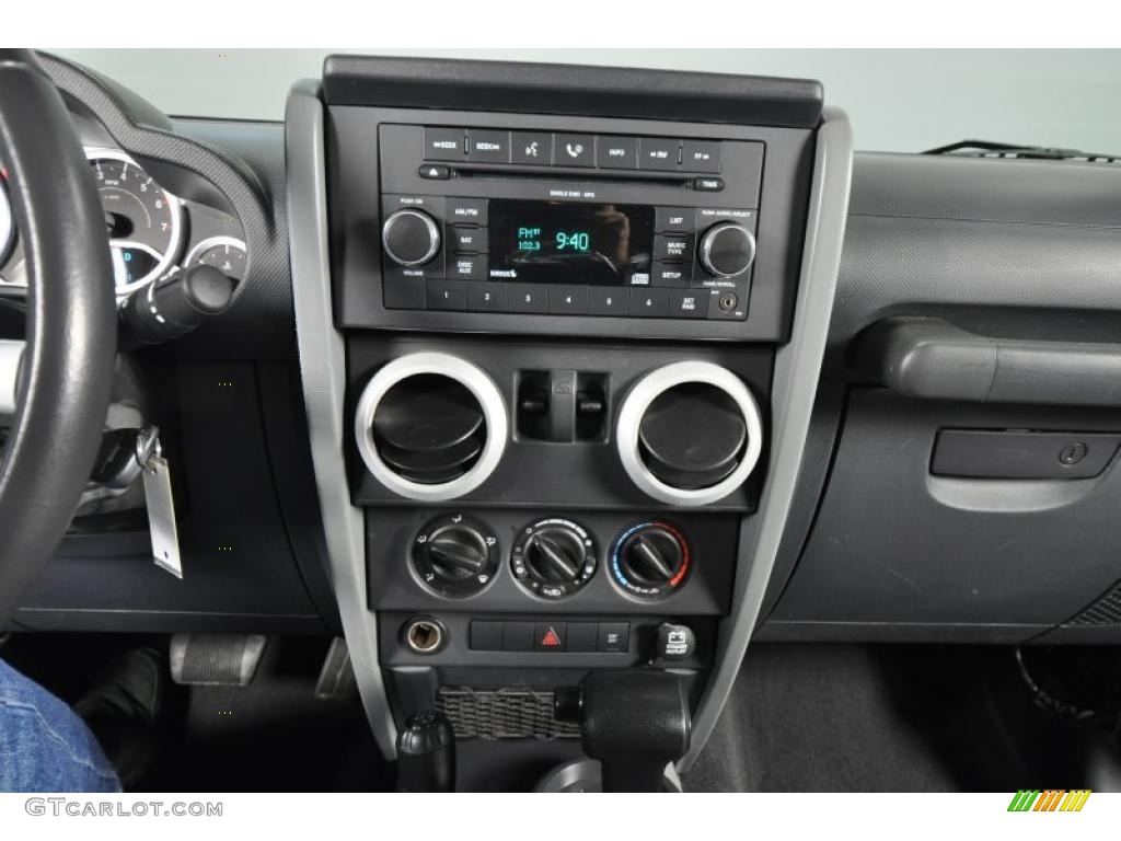2009 Jeep Wrangler Sahara 4x4 Controls Photo #47336899
