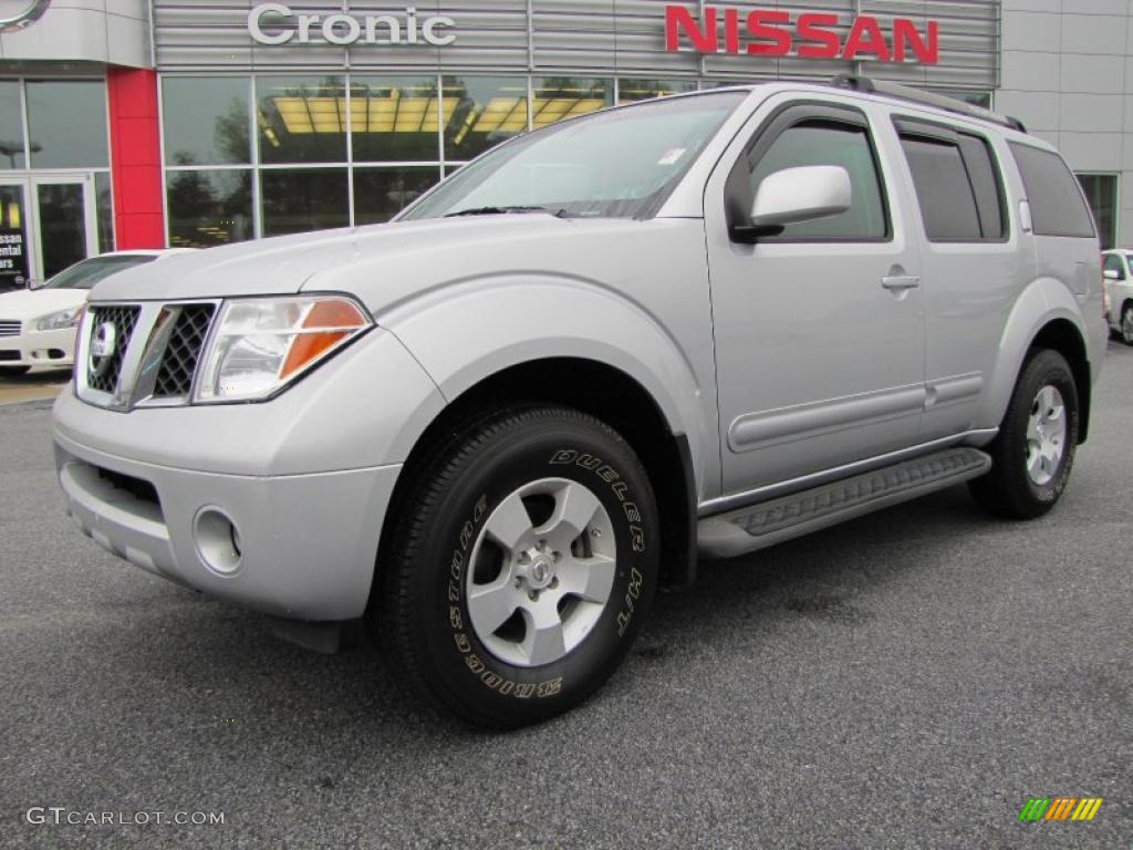 Silver Lightning Metallic Nissan Pathfinder