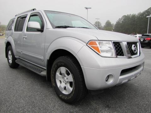2006 Nissan Pathfinder SE Data, Info and Specs