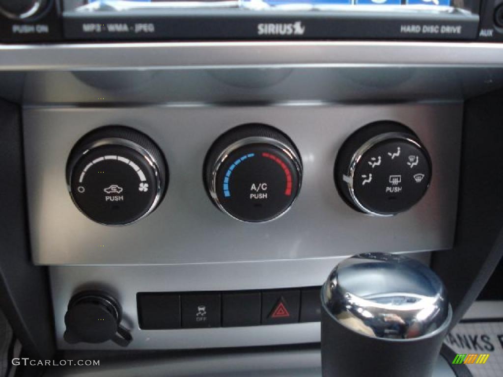 2011 Dodge Nitro Detonator 4x4 Controls Photo #47339176