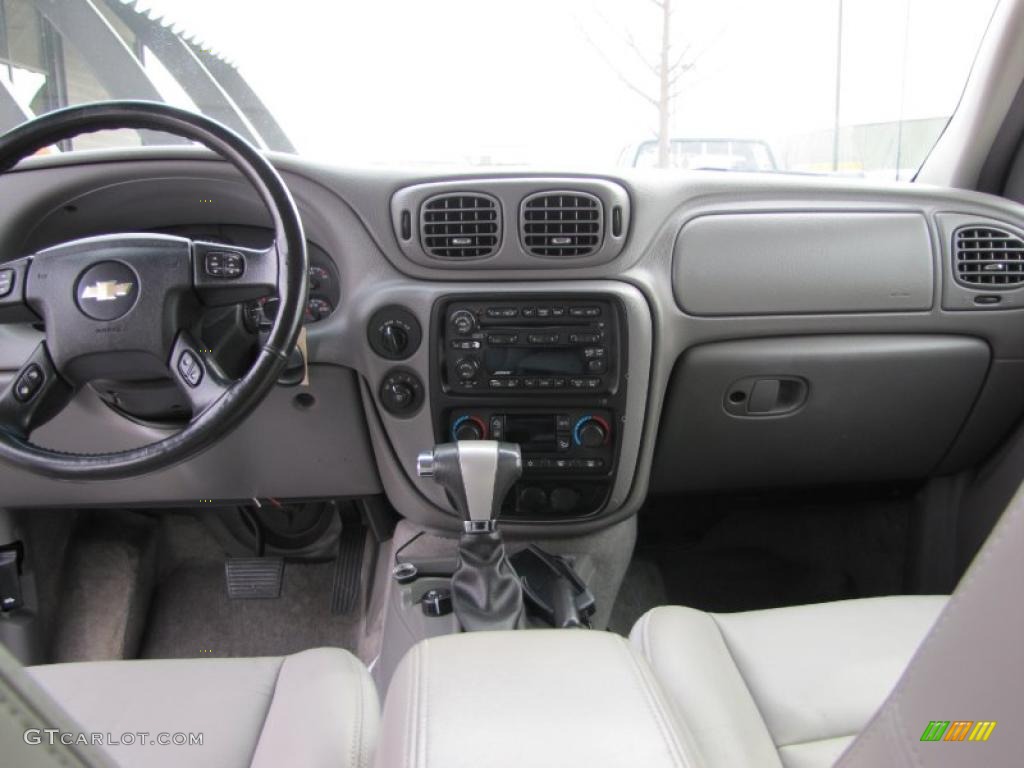2007 Chevrolet TrailBlazer LT 4x4 Light Gray Dashboard Photo #47342654