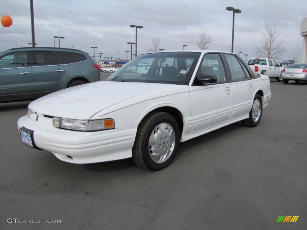 Bright White 1997 Oldsmobile Cutlass Supreme SL Sedan Exterior Photo #47342762