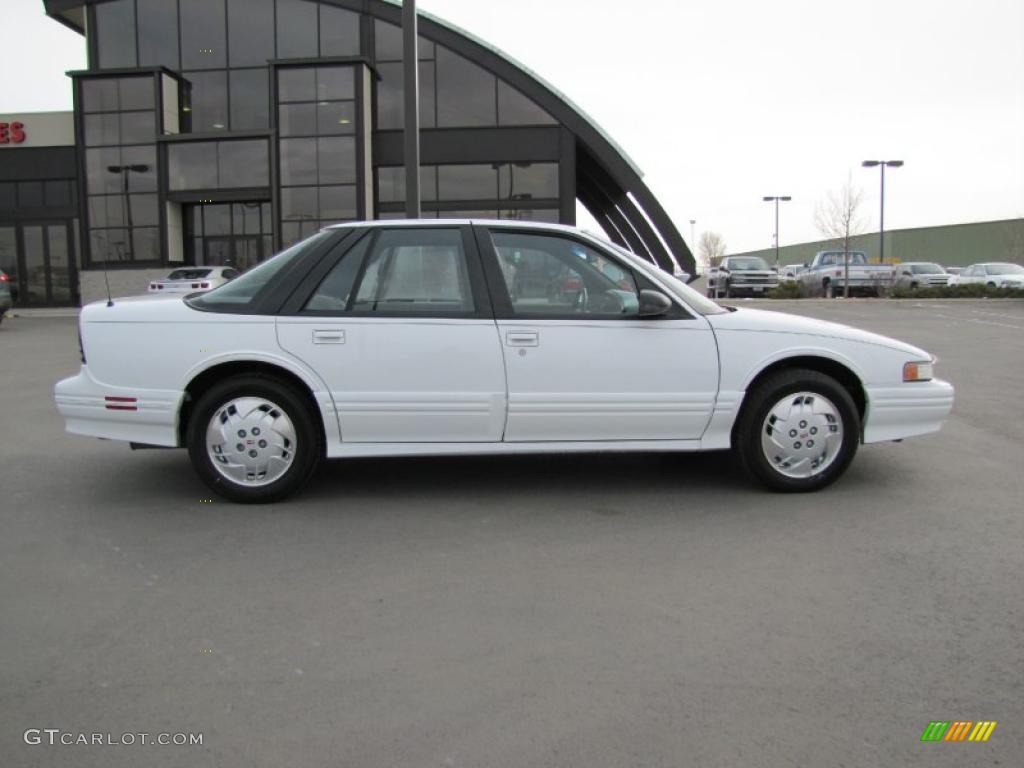 Bright White 1997 Oldsmobile Cutlass Supreme SL Sedan Exterior Photo #47342843