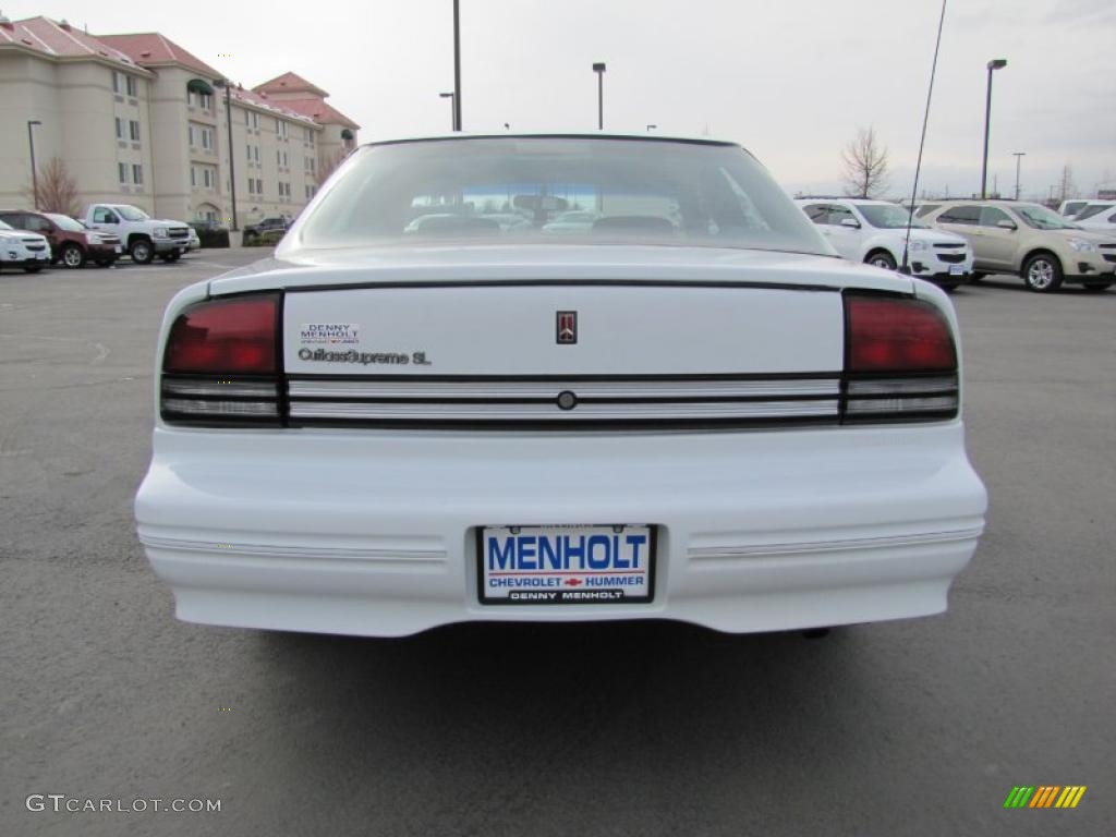 1997 Cutlass Supreme SL Sedan - Bright White / Graphite photo #8