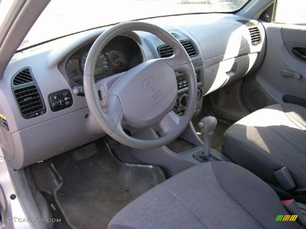 Gray Interior 2004 Hyundai Accent Coupe Photo #47343062