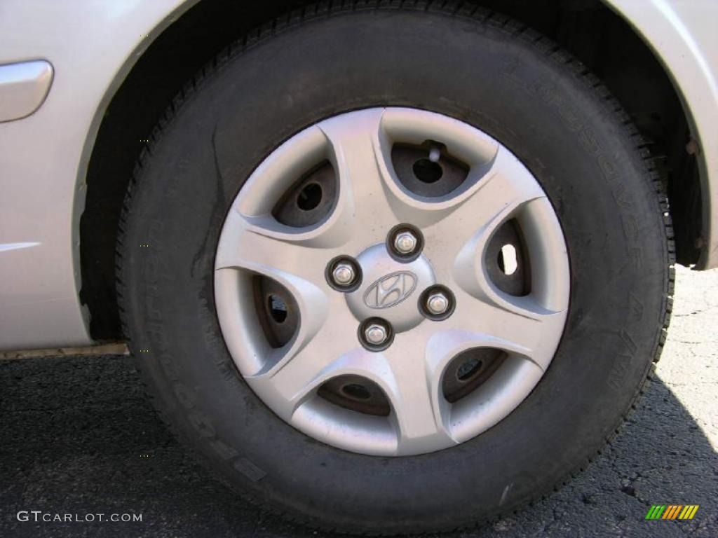 2004 Hyundai Accent Coupe Wheel Photos