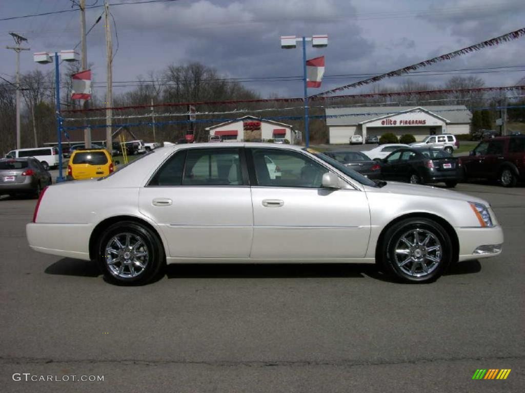White Diamond Tri-coat 2010 Cadillac DTS Luxury Exterior Photo #47343296