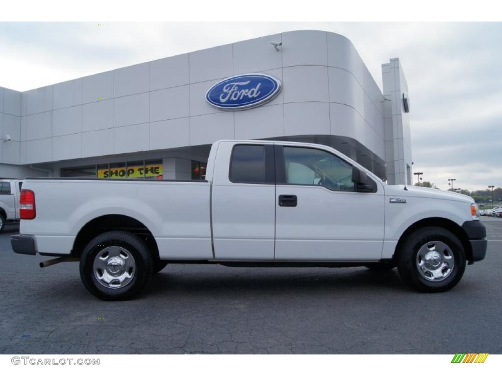 2005 F150 XL SuperCab - Oxford White / Medium Flint Grey photo #2