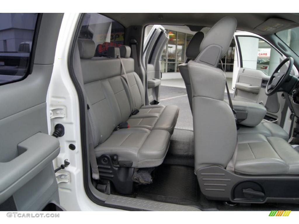 2005 F150 XL SuperCab - Oxford White / Medium Flint Grey photo #10