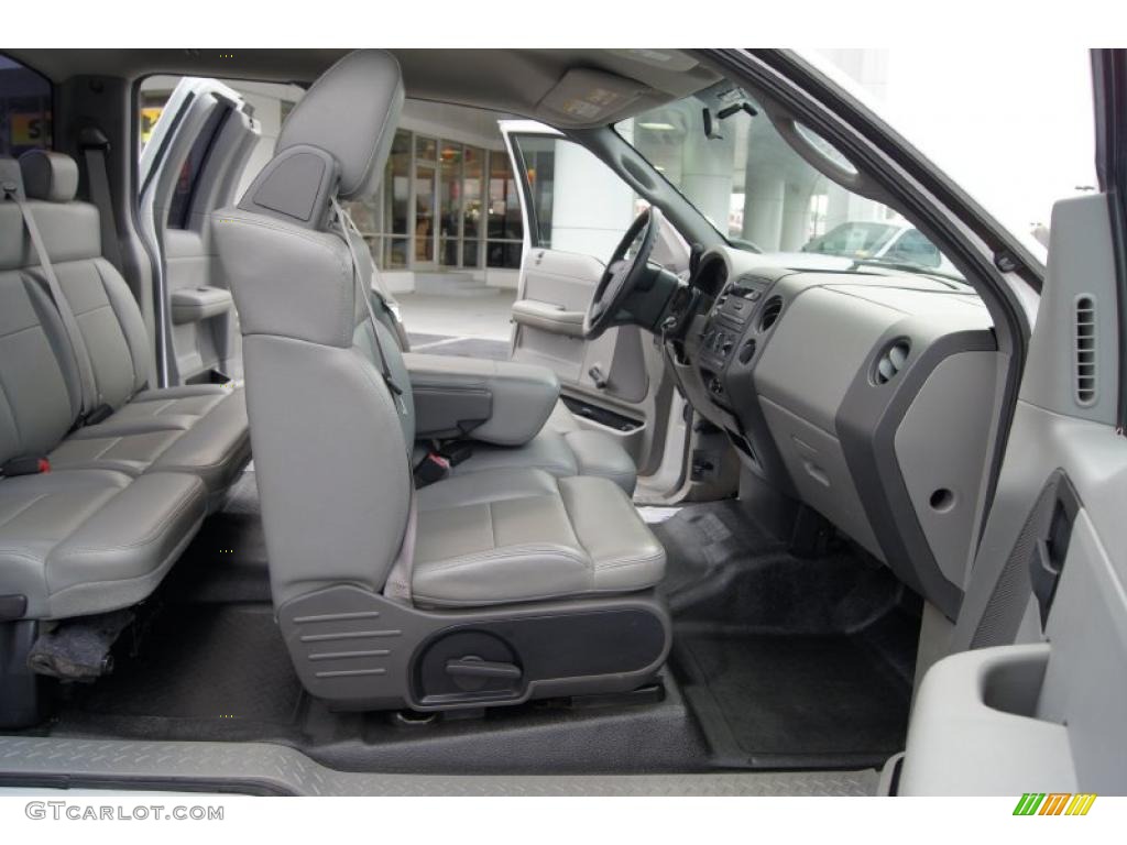 2005 F150 XL SuperCab - Oxford White / Medium Flint Grey photo #11