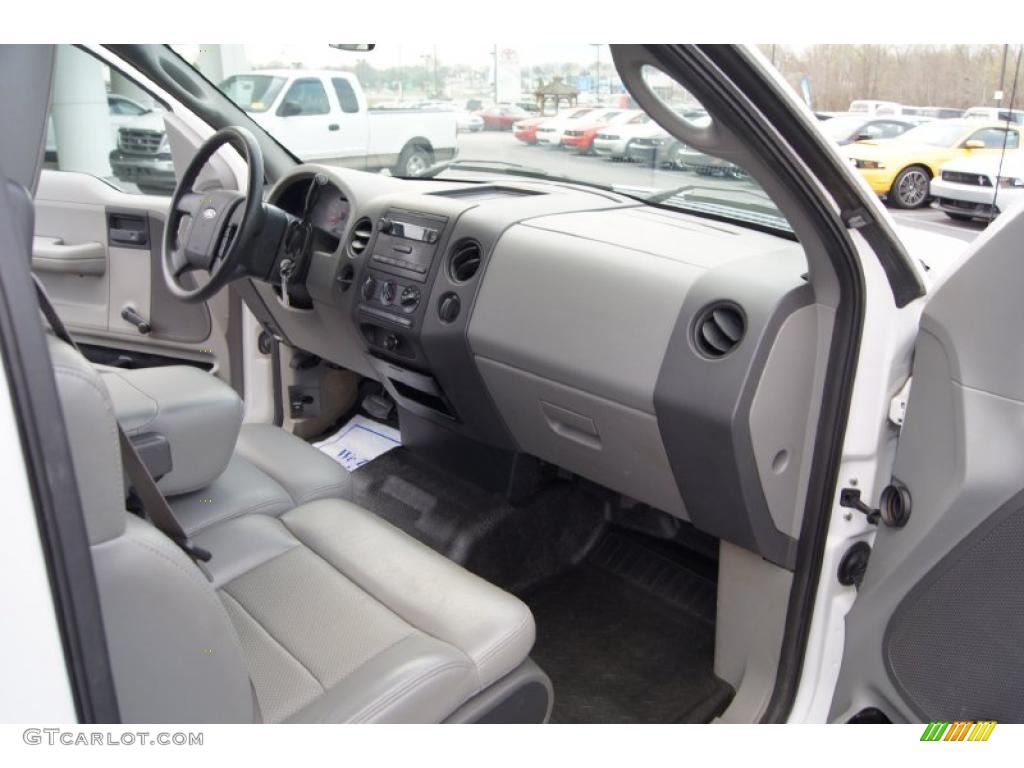 2005 F150 XL SuperCab - Oxford White / Medium Flint Grey photo #12